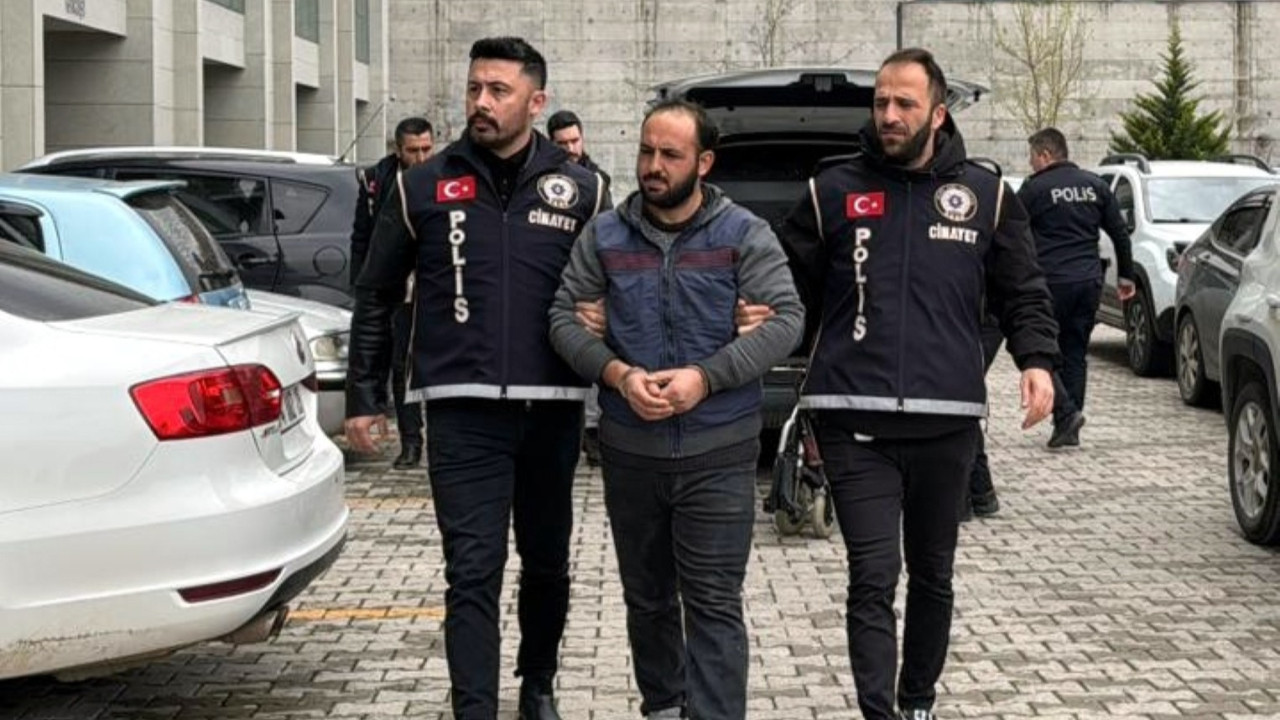 Doğum yapan kız kardeşlerini hastanede bıçakladılar