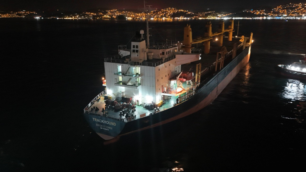 İstanbul Boğazı'nda gemi trafiği çift yönlü askıya alındı