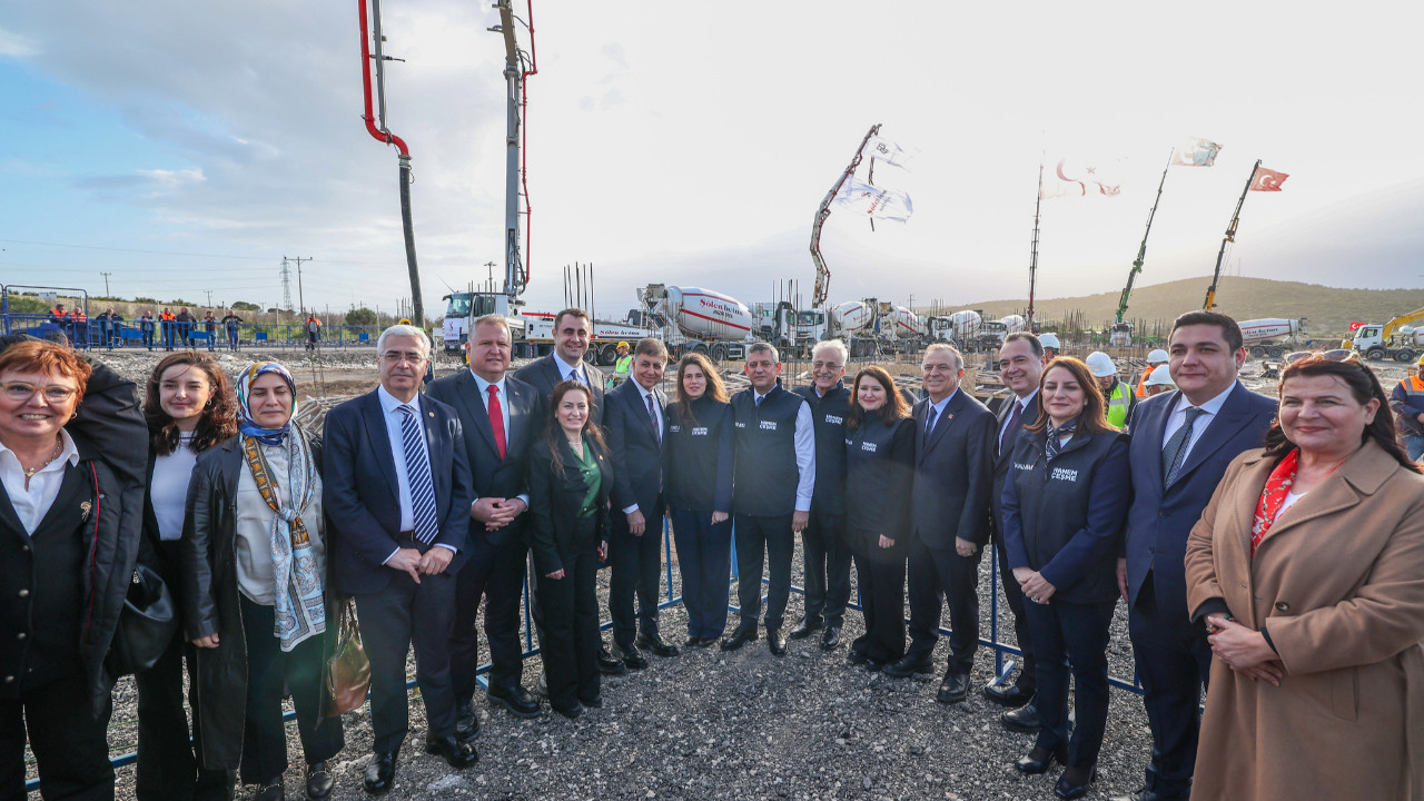 İzmir’in kredileri Hazine’ye takıldı