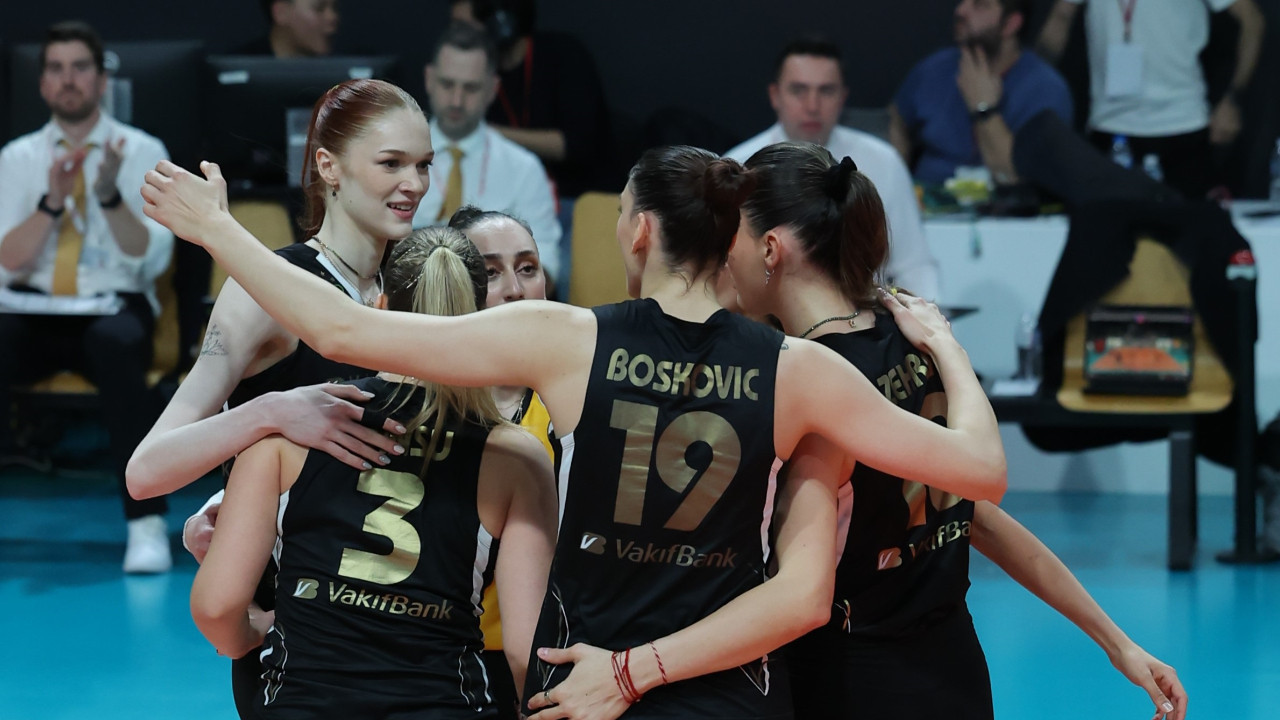VakıfBank, Eczacıbaşı’nı eledi: Finalde Fenerbahçe'nin rakibi oldu