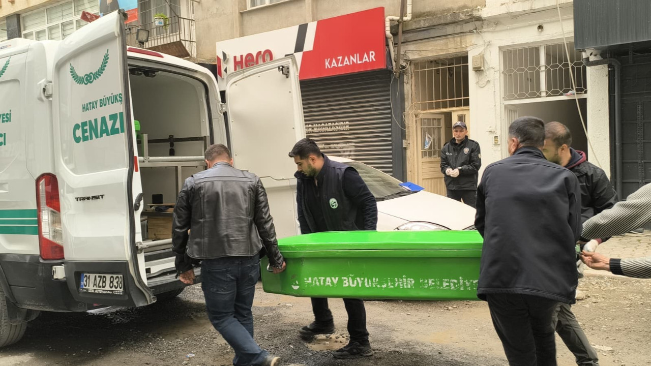 Yalnız yaşayan adam bıçaklanarak öldürülmüş