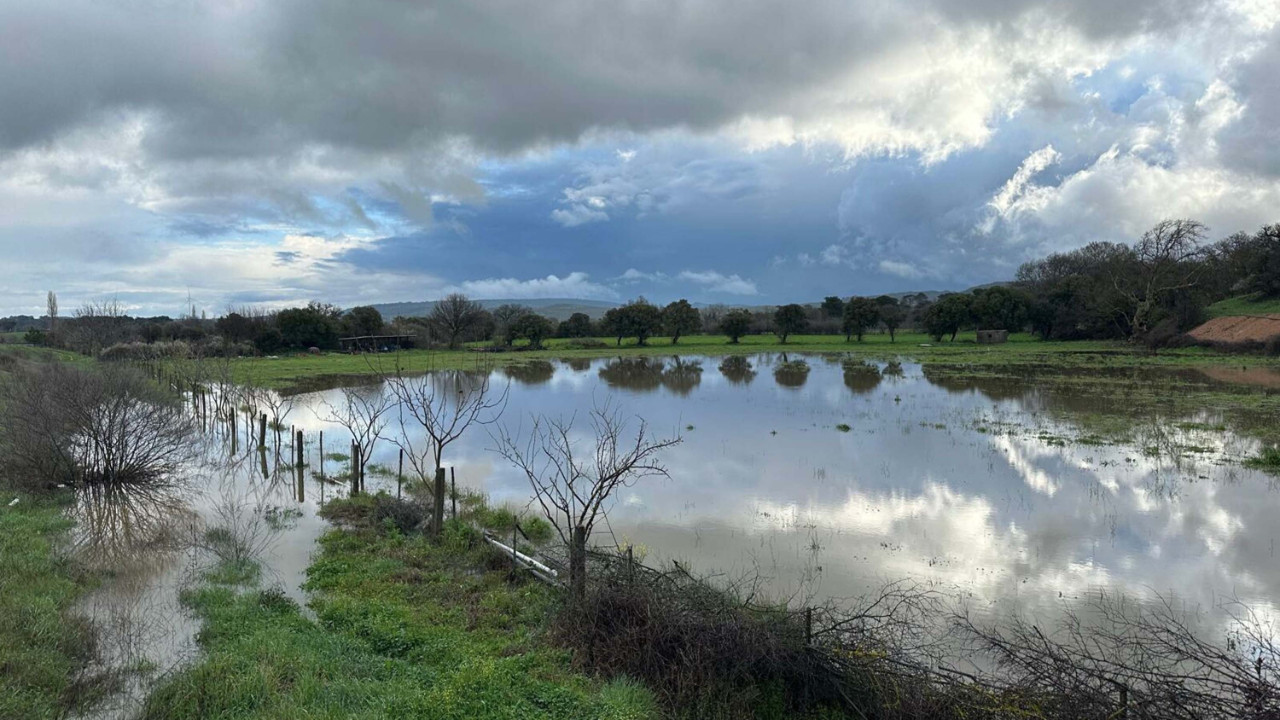 2 gündür durmuyor: Yağmur ilçeyi kilitledi