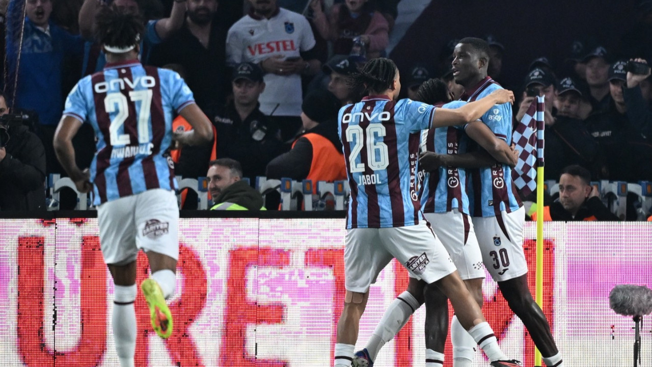 Trabzonspor Galatasaray'ı avladı, Süper Lig'de zirve karıştı: 2-1