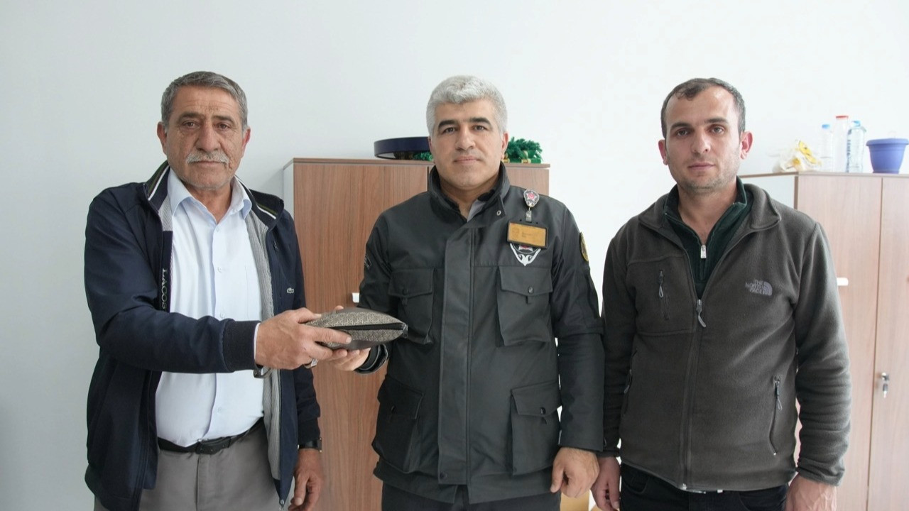 Otobüste unutulan 600 bin liralık altın dolu çanta sahibine teslim edildi