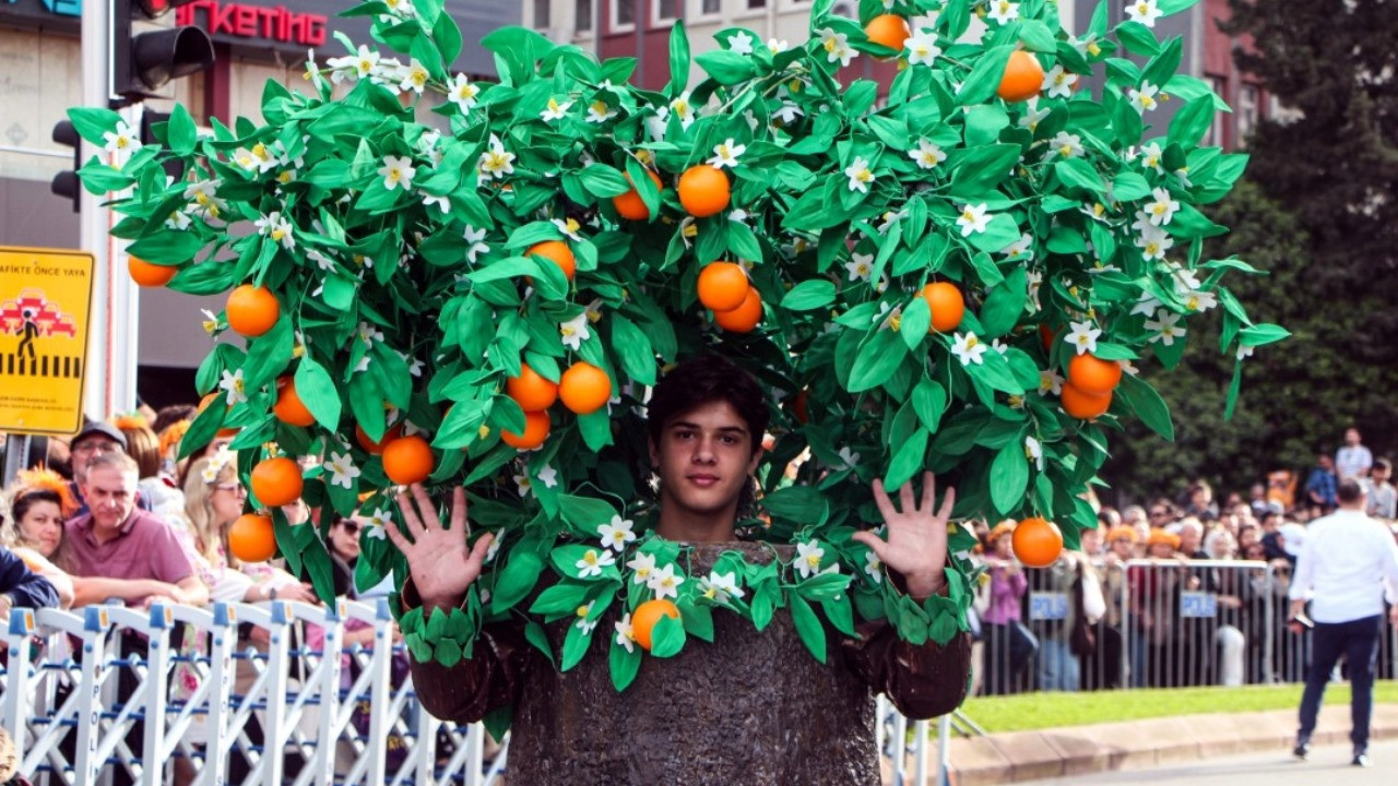 Uluslararası Adana Portakal Çiçeği Karnavalı'ndan renkli görüntüler