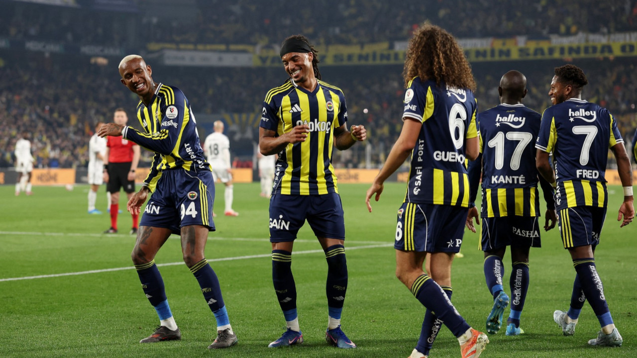 Fenerbahçe, Beşiktaş derbisinde 90+11'de hayat buldu: 1-0
