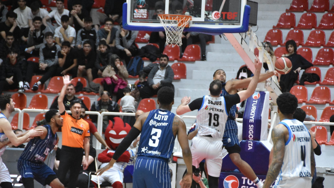 Loyd şov yaptı, Anadolu Efes, Aliağa'yı farklı devirdi: 60-85