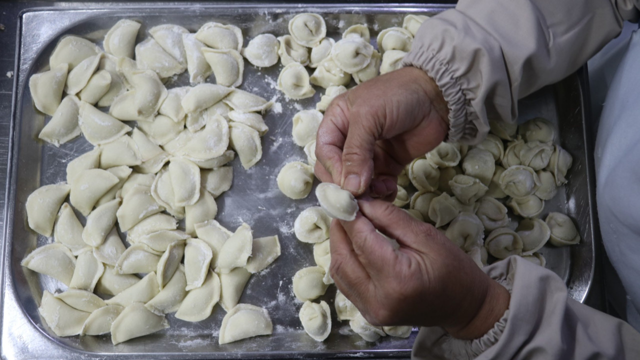 Tatilde tattığı mantı sayesinde 100 kadına istihdam sağladı