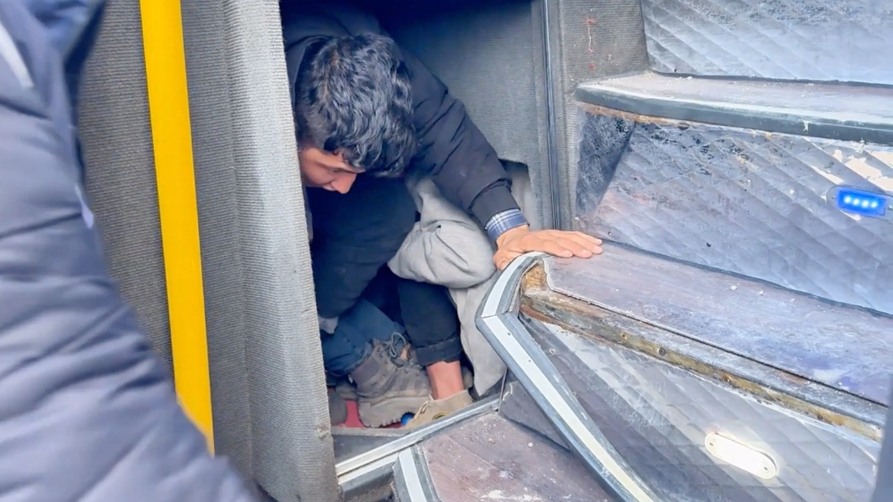 Boş otobüsten 53 göçmen çıktı