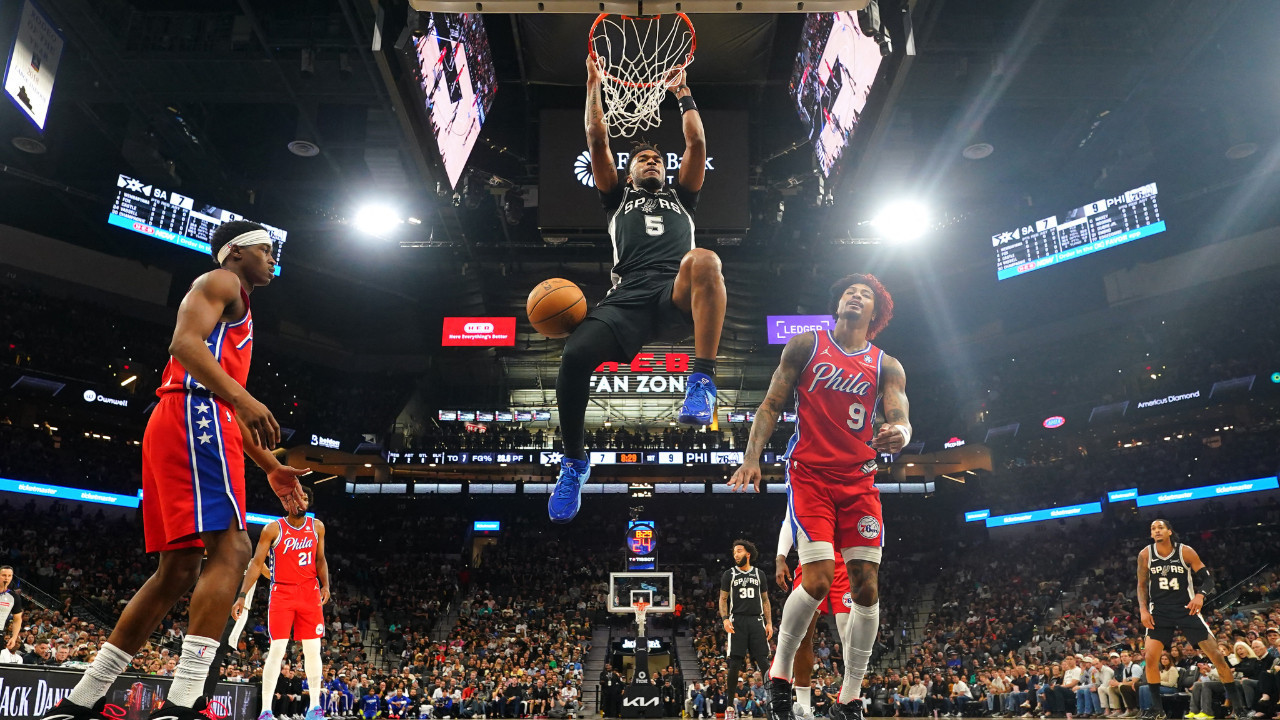 Spurs, Castle’ın triple-double performansıyla 76ers’ı mağlup etti
