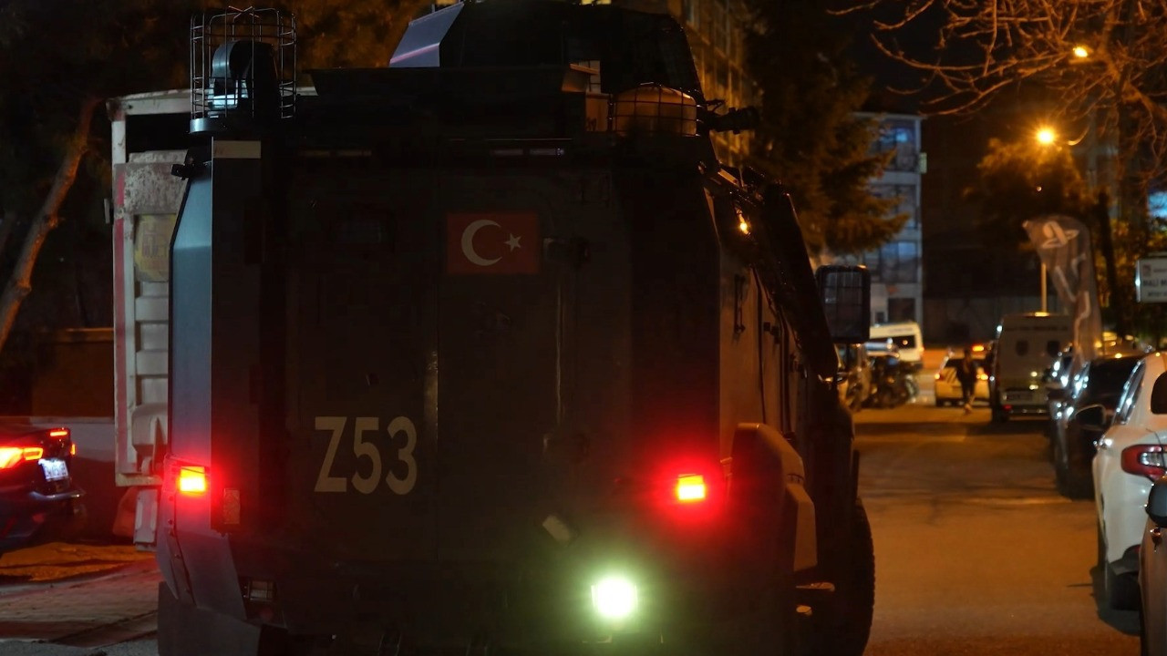 Alacak kavgası kanlı bitti: İş yerini uzun namlulu silahla taradılar