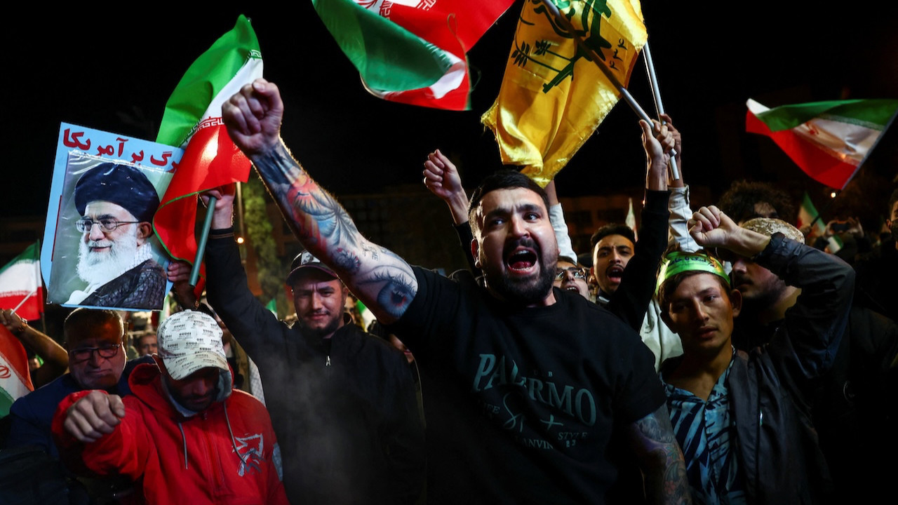 Ateşkes kararından sonra İranlılar sokağa döküldü