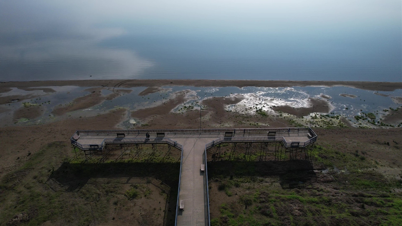 Barajlar dolup taştı ama İznik'te çekilme 300 metreyi buldu