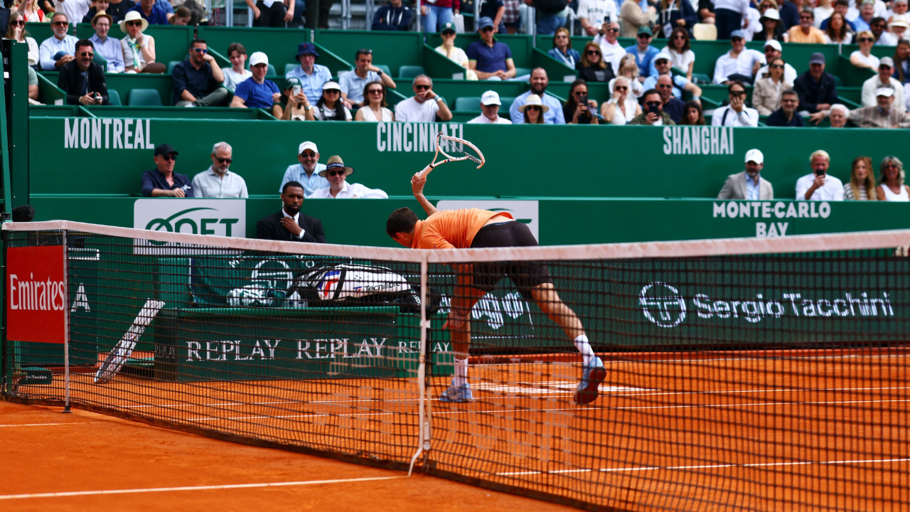 Medvedev cinnet getirdi: Set bile alamadı, rezil oldu!