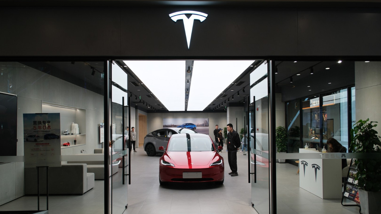 Daha ucuz ve küçük Tesla geliyor