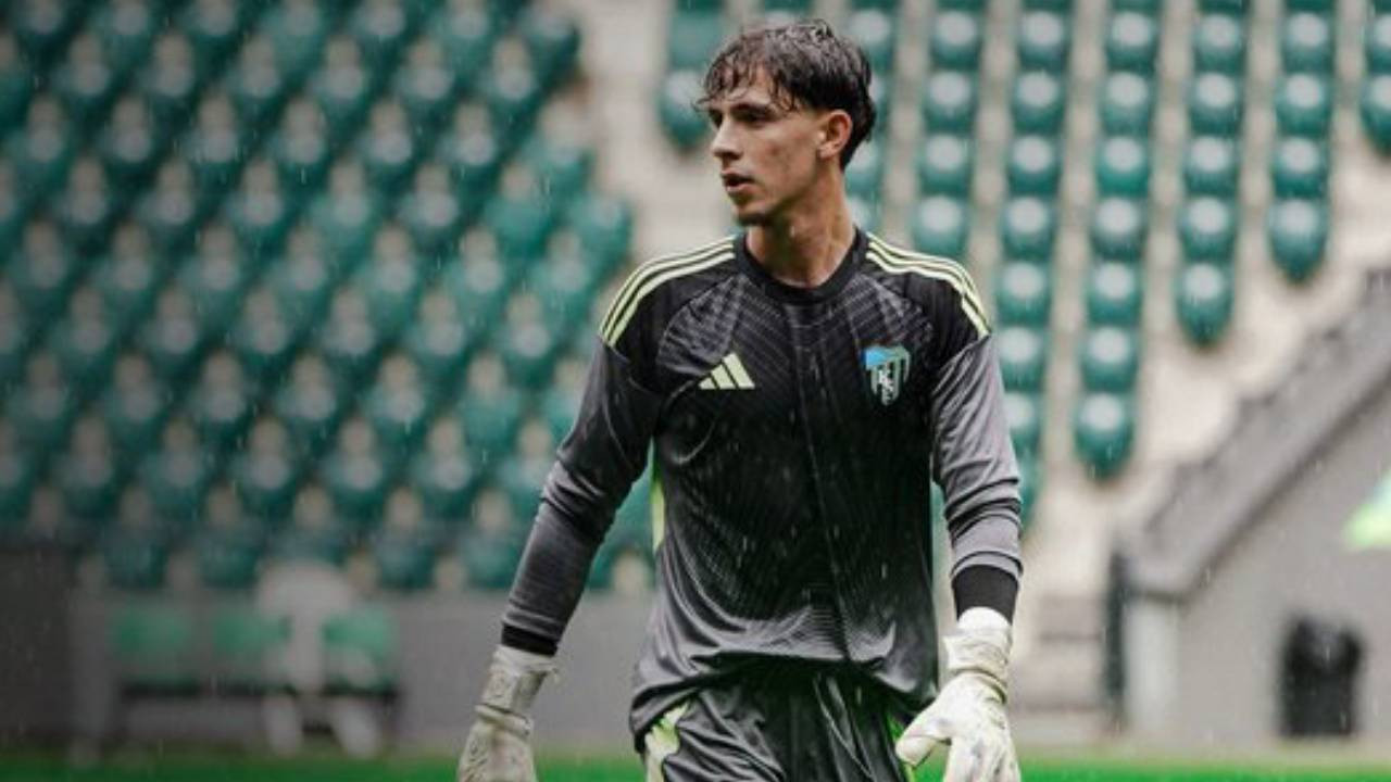Kocaelispor genç kalecisine imzayı attırdı