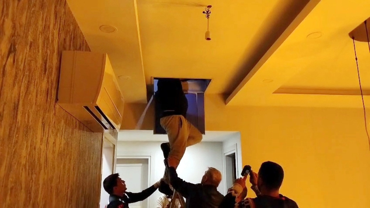 Tavan arasında yakalandı