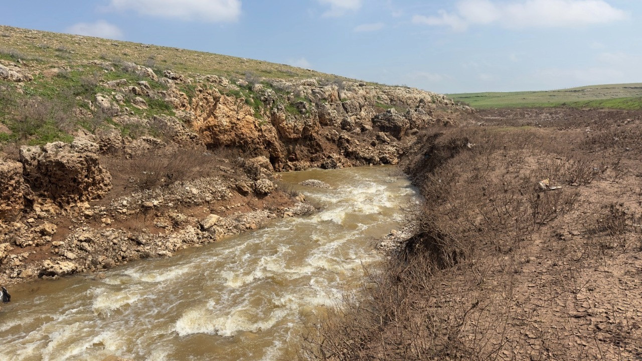 Tonlarca su bu girdapta kayboluyor