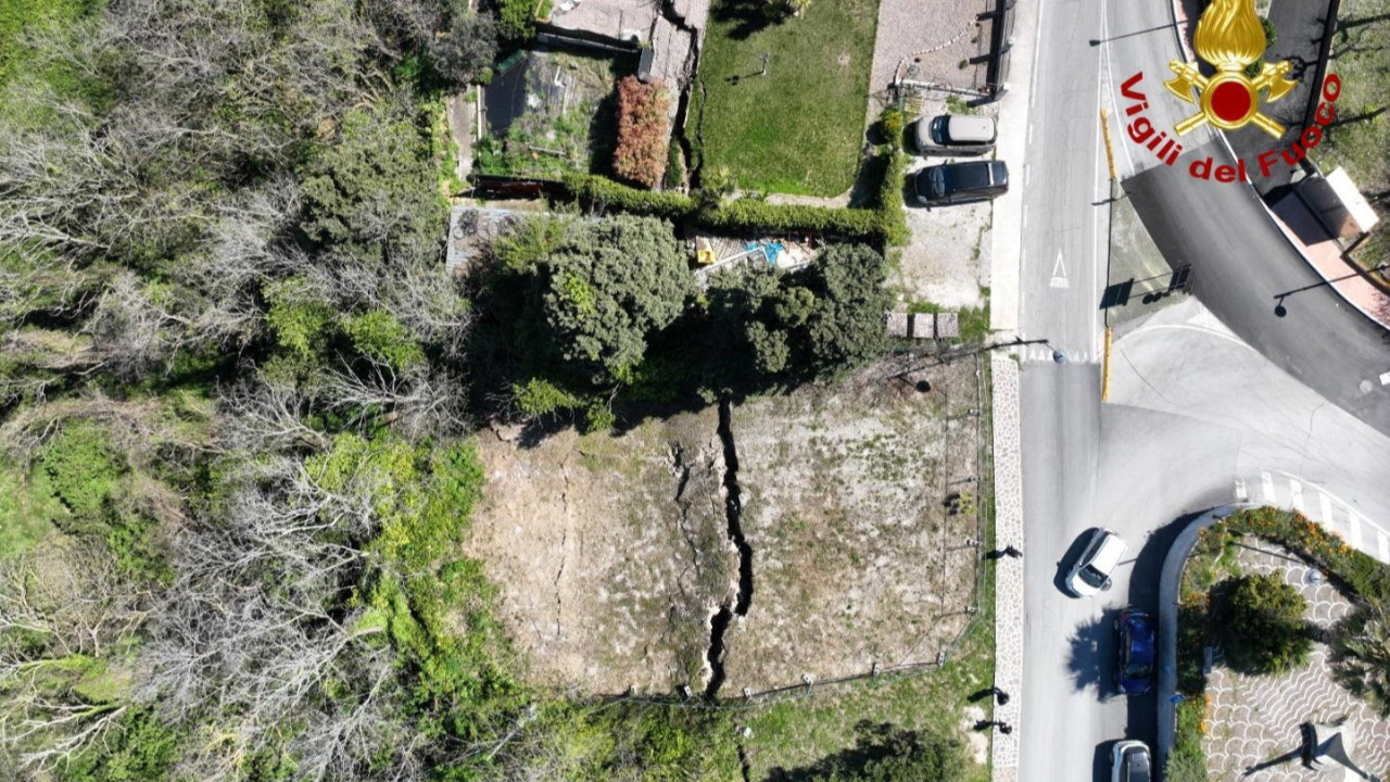 Toprak kayması büyük panik yarattı