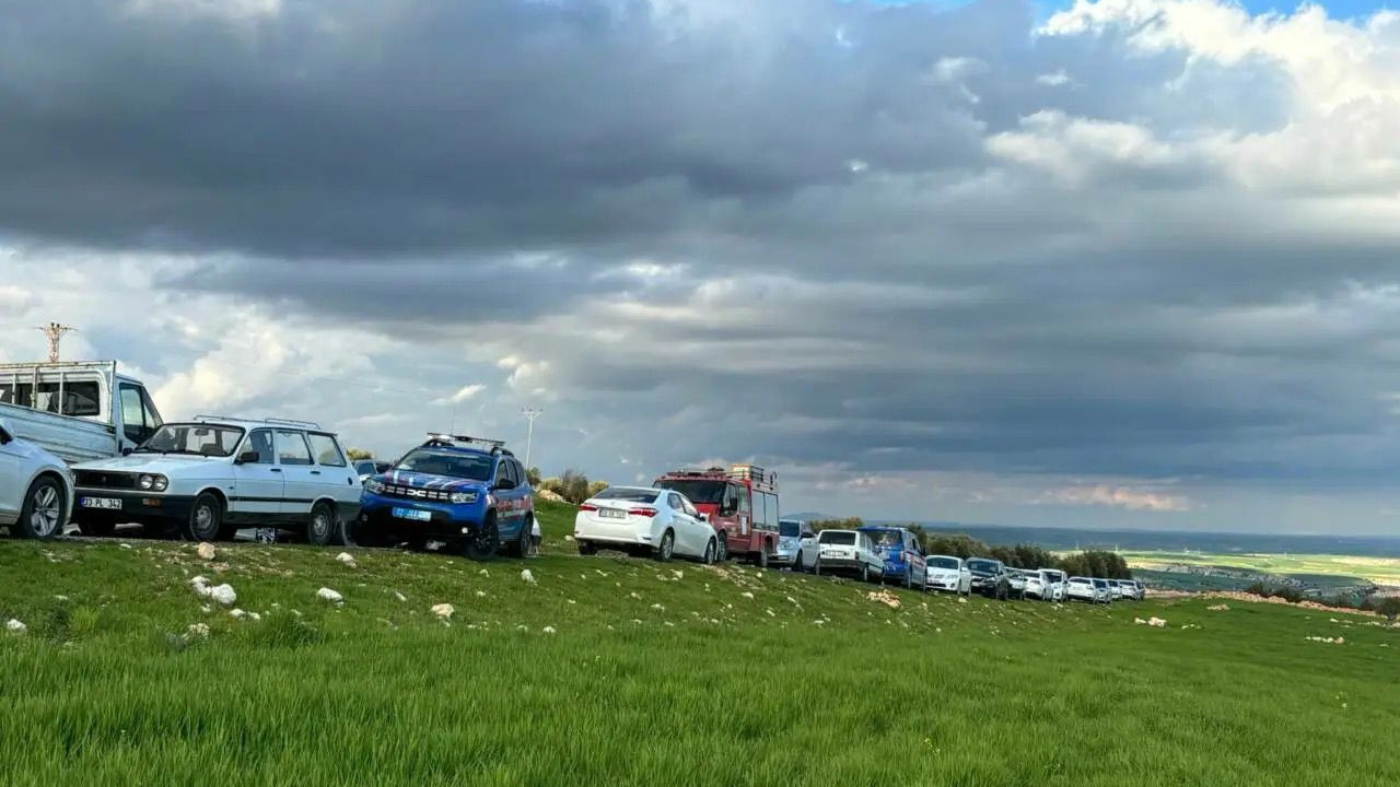 Devrilen traktörün sürücüsü öldü