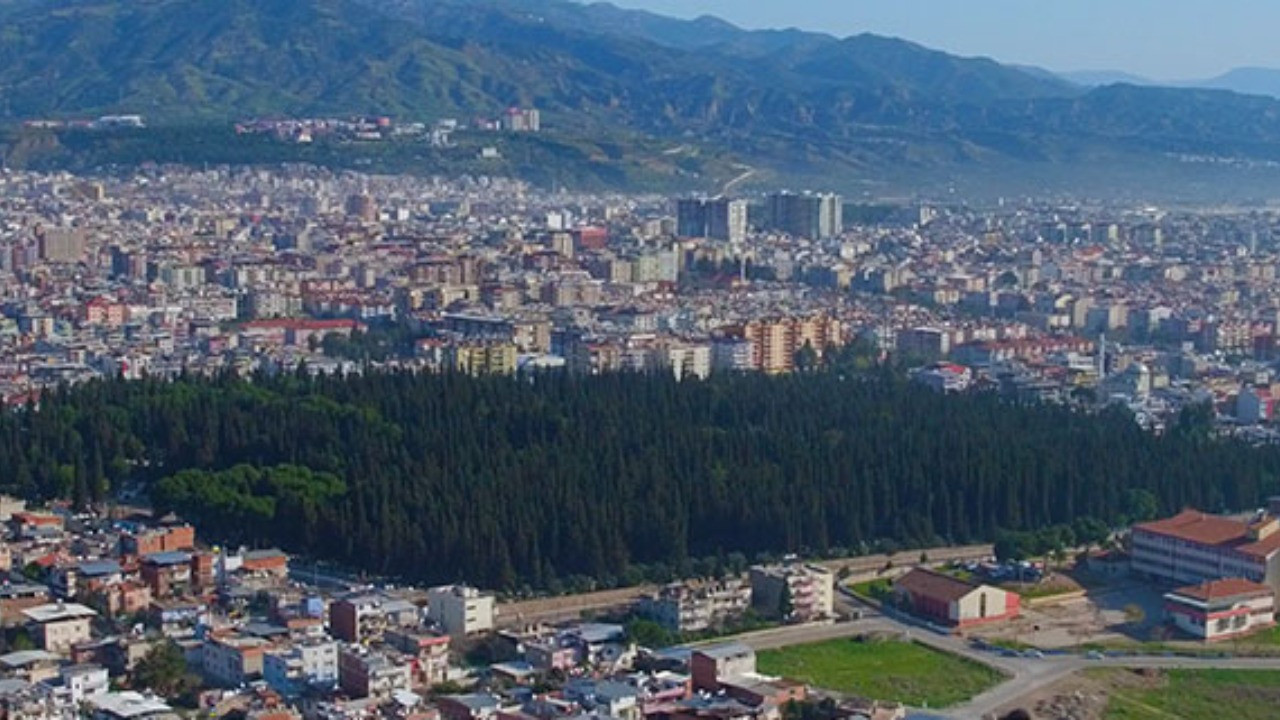 Efeler Belediyesi'nin mülkiyetindeki tarihi binanın tapusu vakfa devredildi
