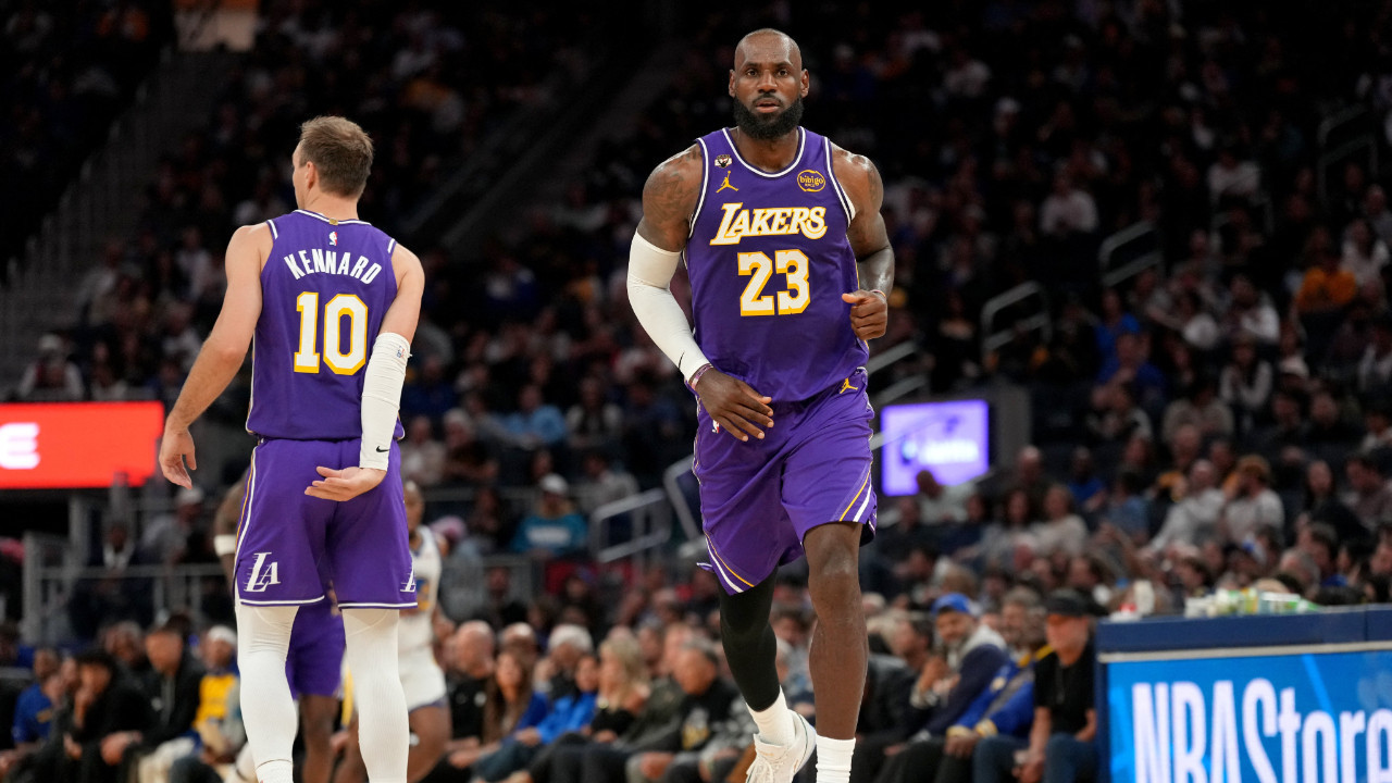 LeBron James coştu, Lakers Warriors'ı dağıttı