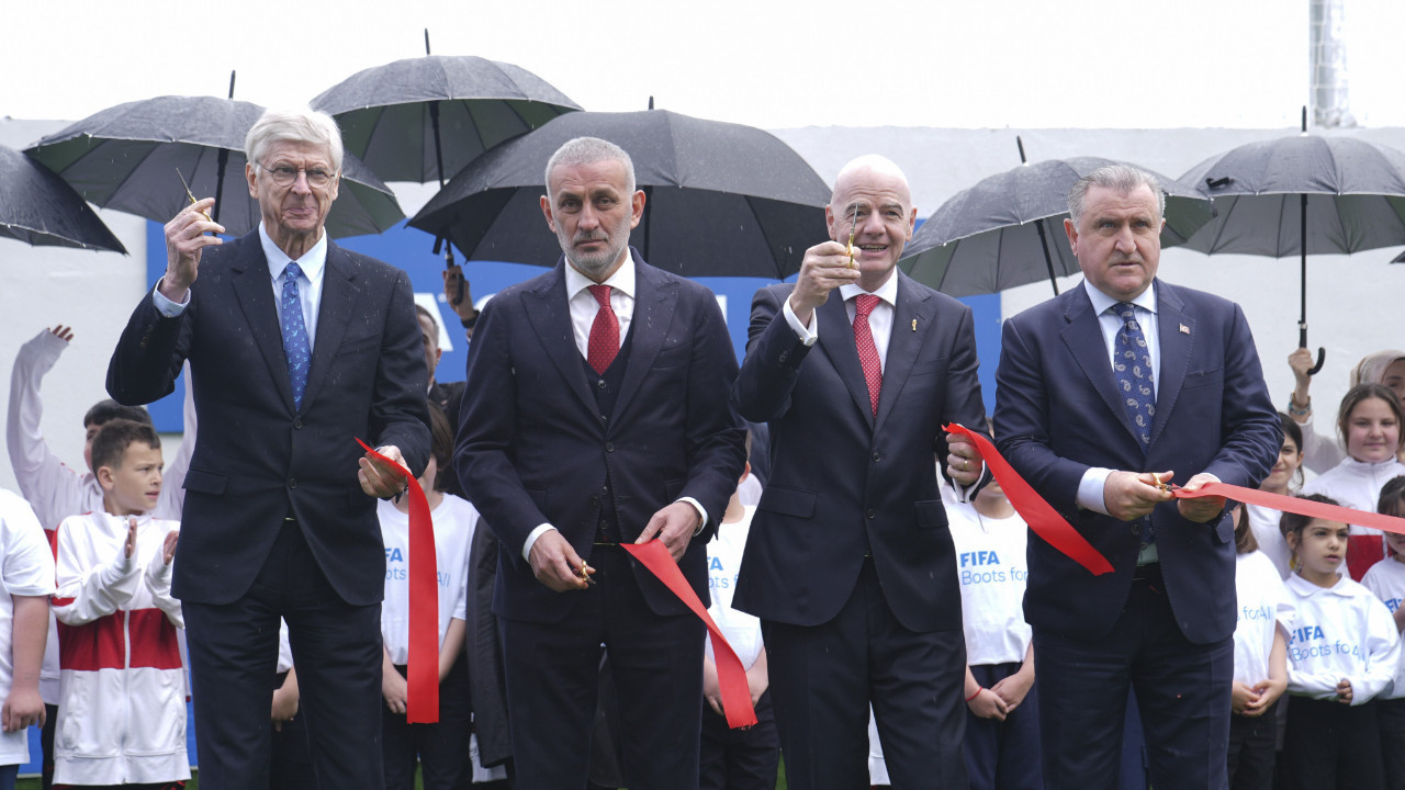 Solar panelli ilk FIFA Arena sahası Riva'da açıldı: 60 saha hedefleniyor