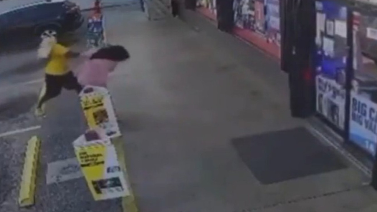 Trump’tan tepki çeken paylaşım: Çekiçli cinayet videosunu yayınladı