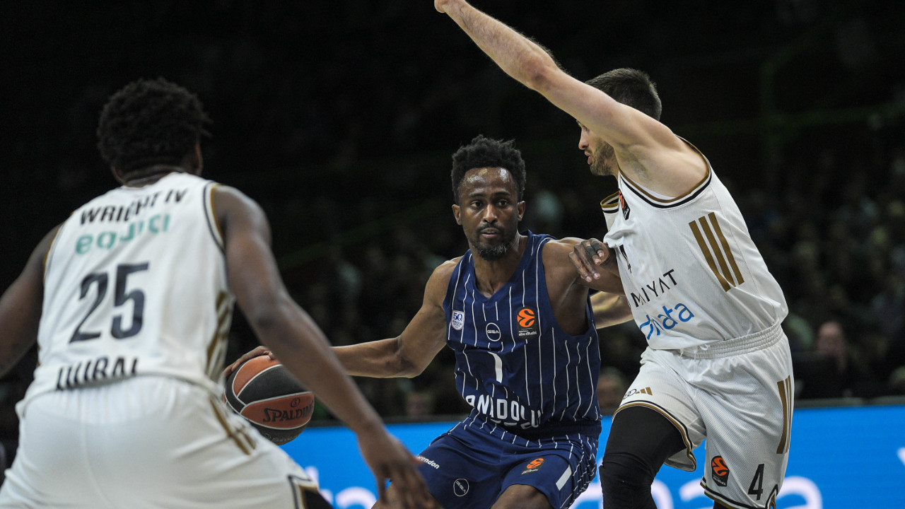 Anadolu Efes deplasmanda Dubai'yi farklı geçti: 5 oyuncudan çift haneli skor