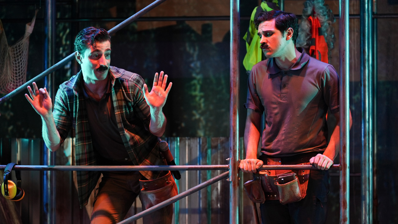 Bir Halk Düşmanı prömiyer yaptı: Çıkarcı başkan ve doğrucu kardeşin mücadelesi