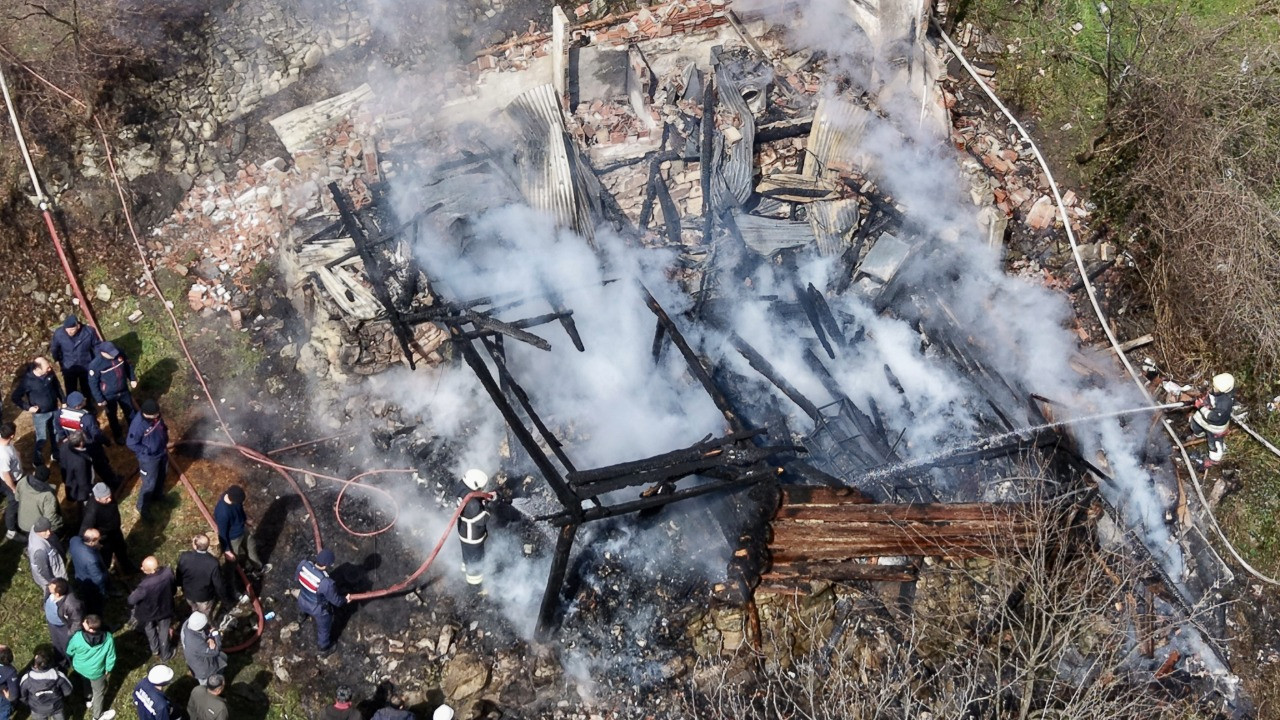 Ev yangınında yaşlı kadın öldü