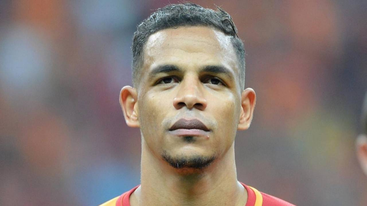 Galatasaray'ın eski yıldızı futbolu bıraktı