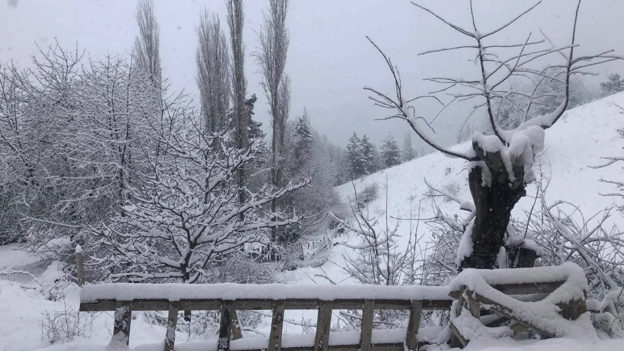 Nisan ayında kent beyaza büründü