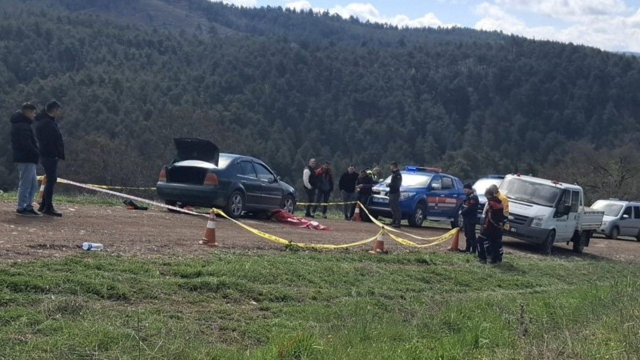 Tamir etmek istediği otomobilin altında kalarak öldü