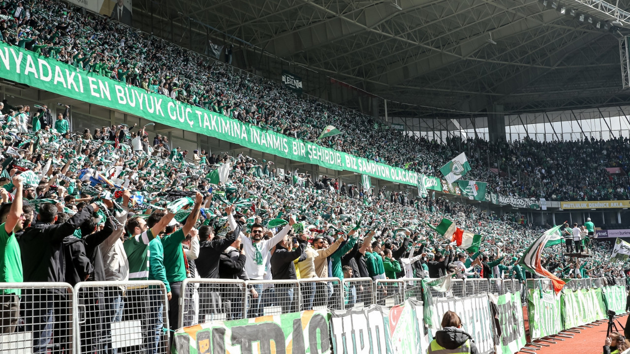 35 bin Bursasporlu taraftar deplasmana gitti: Çılgın görüntüler