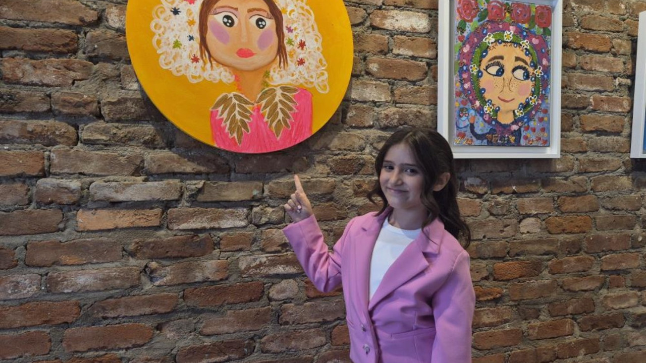 9 yaşında ilk kişisel sergisini açtı