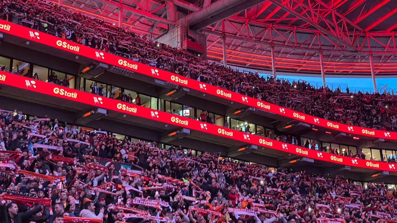 Galatasaray-Kocaelispor maçında voleybol takımı ve Melo sürprizi