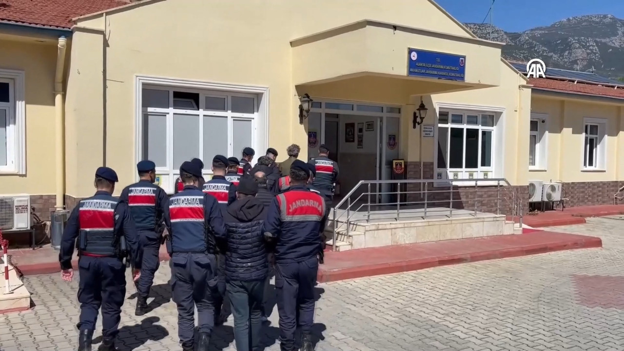 Antalya’da zehir tacirlerine darbe: 425 bin sentetik hap ele geçirildi