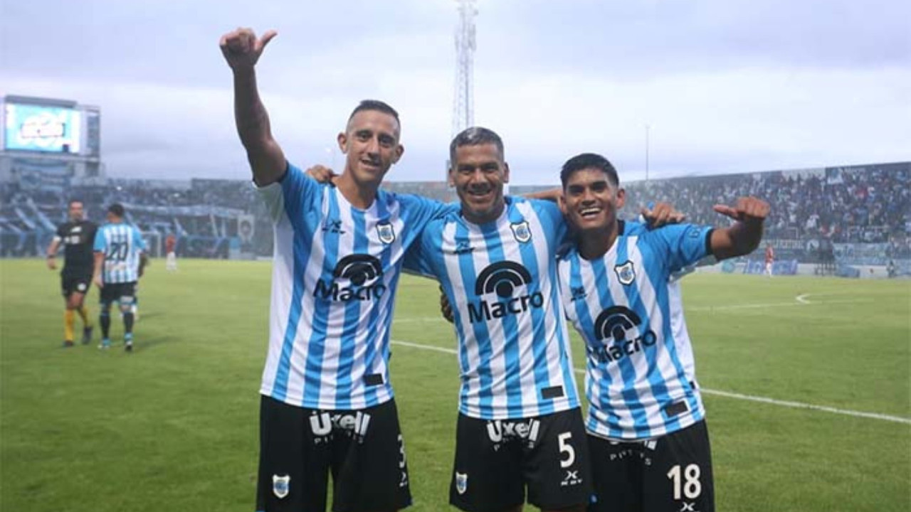 Arjantinli futbolcu "Uçakta bomba var" şakası yapınca kapının önüne kondu