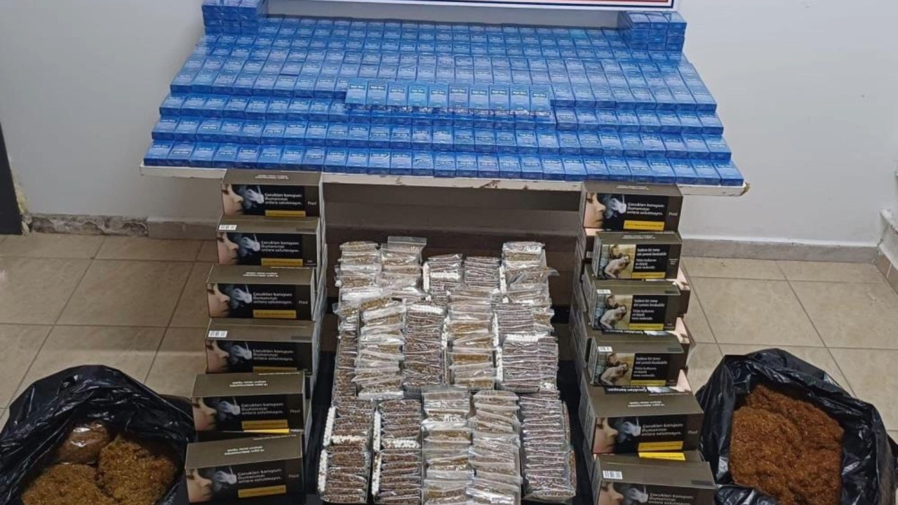 Bursa'da kaçak tütün operasyonu: Ev ve iş yerinden binlerce sigara çıktı