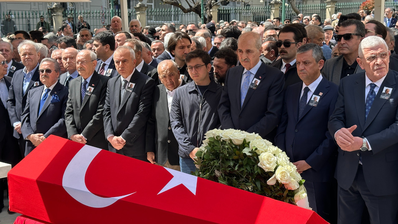 Cindoruk’un cenazesinde dikkat çeken anlar: Kılıçdaroğlu ve Özel arasında selamlaşma olmadı