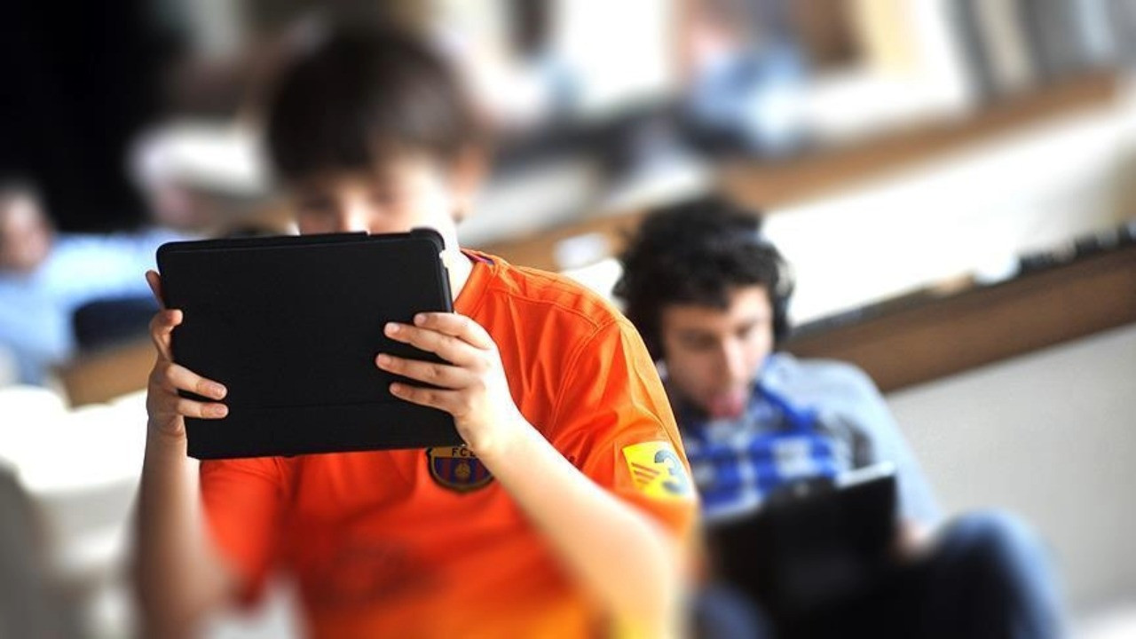 Dijital bağımlılık kontrolden çıktı, ekran süresi rekor seviyede