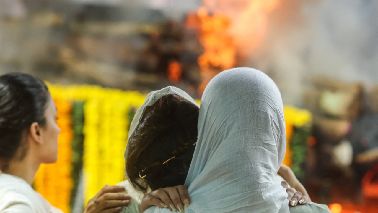 Efsanevi sanatçının cenazesine ünlü akını