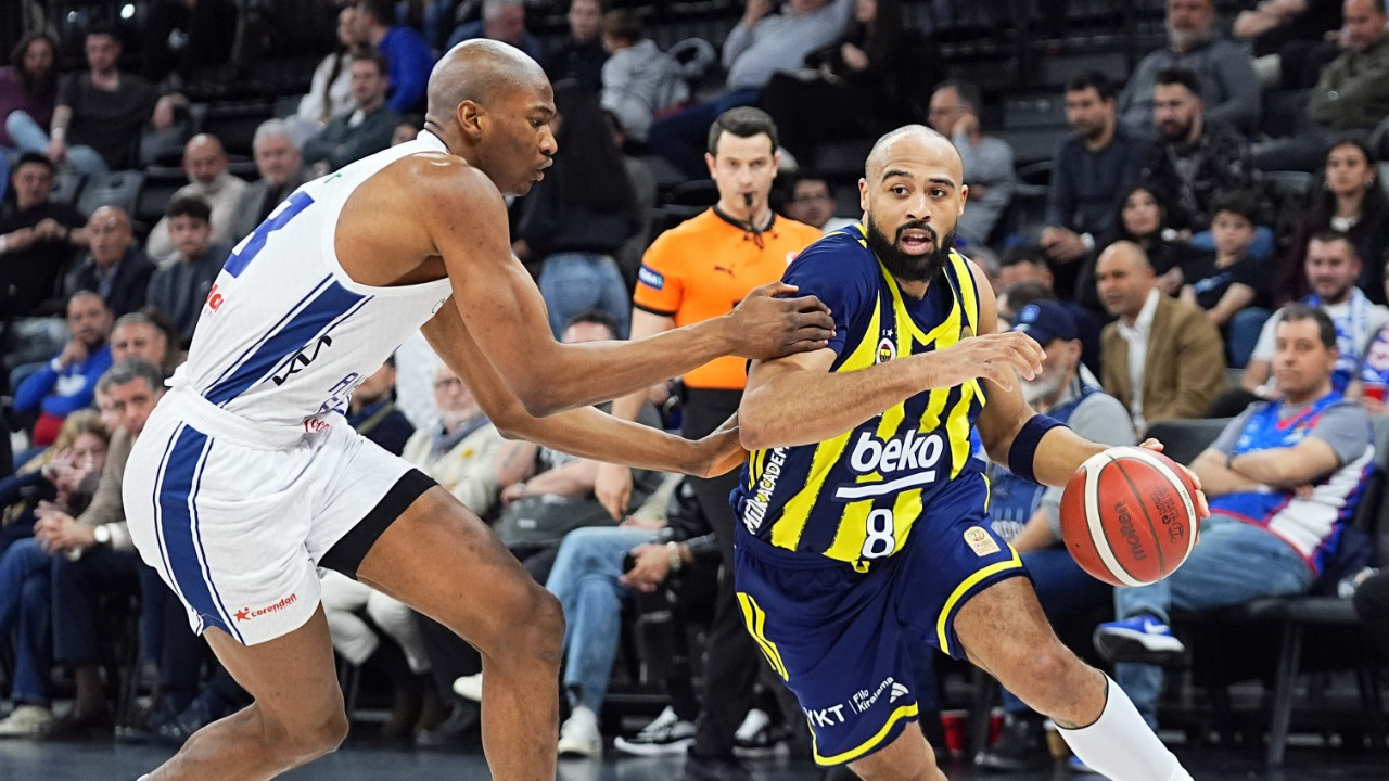 Fenerbahçe Beko, Anadolu Efes'i deplasmanda yendi: 73-89