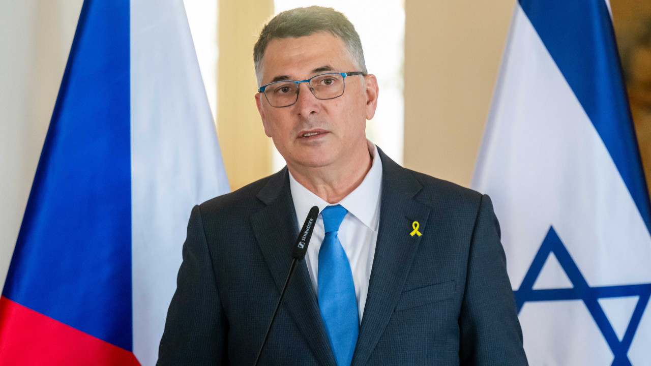 İsrailli bakandan mevkidaşına ikna telefonu