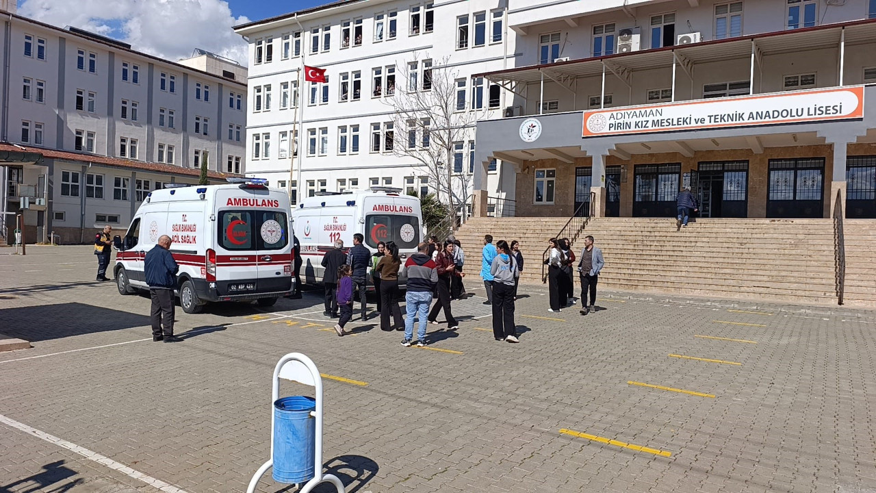 Okulda zehirlenme şüphesi: Öğrenciler peş peşe fenalaştı