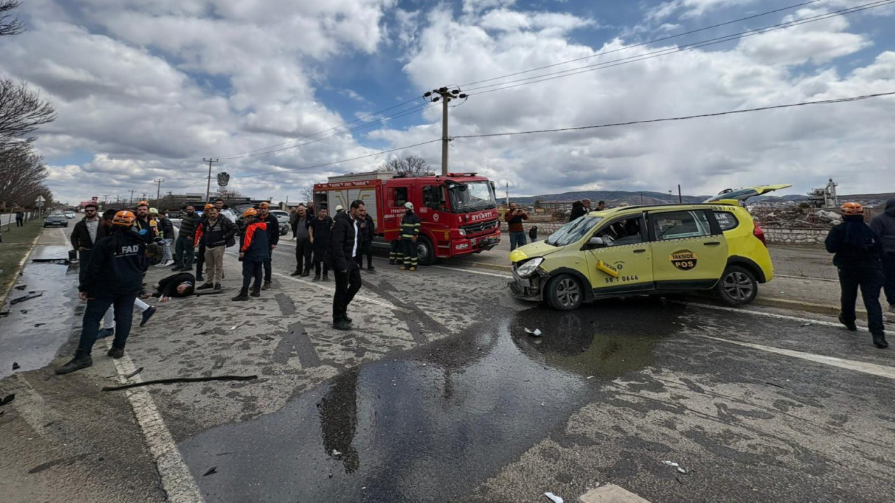 Sivassporlu çocukları taşıyan araç kaza yaptı