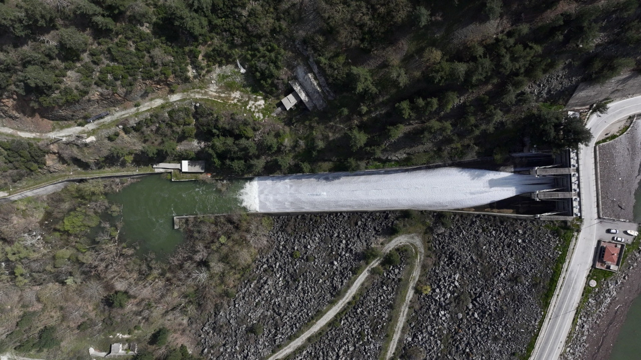 Bursa yeniden 'su şehri': Baraj kapakları açıldı