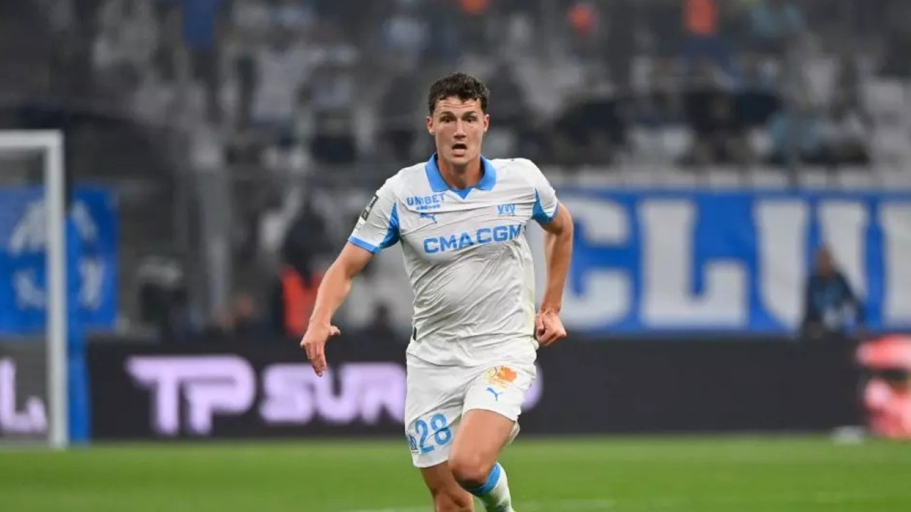 Fenerbahçe ve Galatasaray karşı karşıya: Dünya Kupası apoletli stoper için yarış başladı