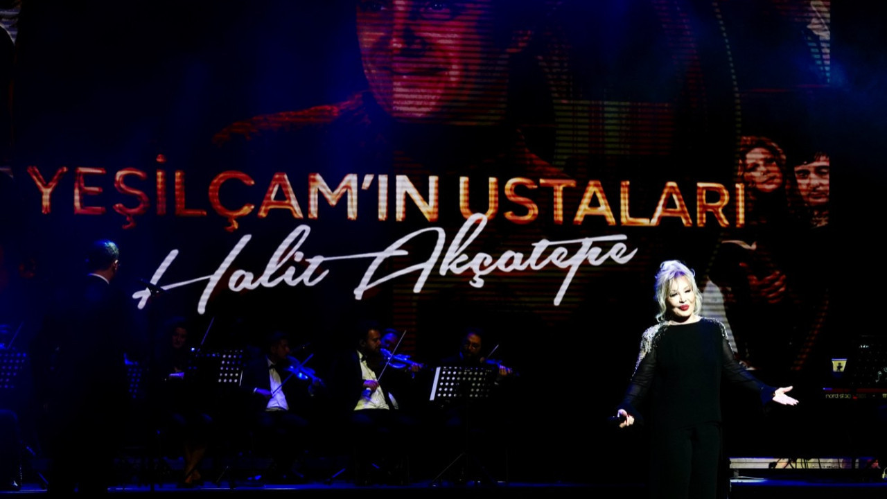 Halit Akçatepe’ye AKM’de vefa gecesi: Yeşilçam ustaları bir araya geldi